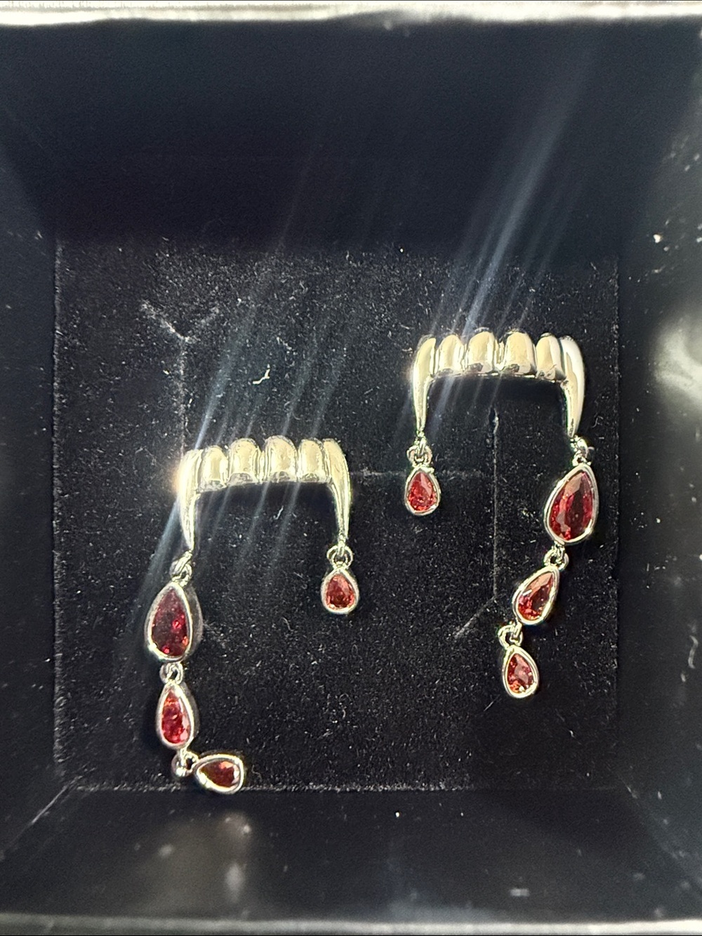 BNIB LITTLE ROOMS IMMORTAL VAMPIRE BLOOD DRIP STUD EARRINGS